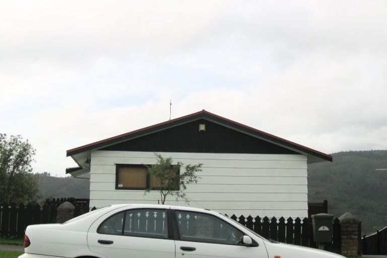 Photo of property in 9 Fenchurch Grove, Stokes Valley, Lower Hutt, 5019