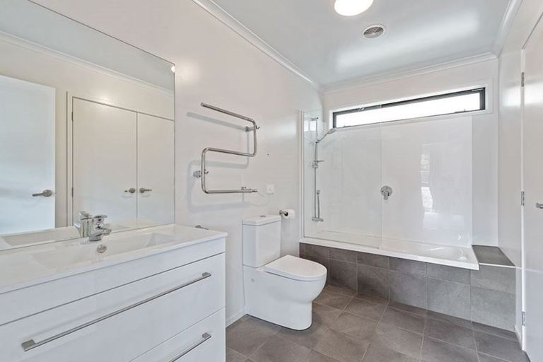 Photo of property in 51 Caton Road, Waitakere, Henderson, 0782