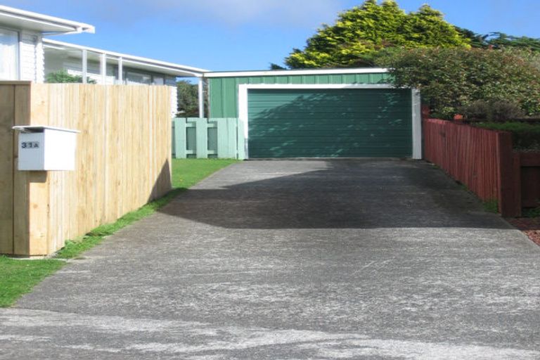 Photo of property in 31 Colchester Crescent, Newlands, Wellington, 6037