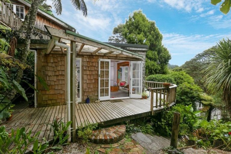 Photo of property in 64 Mountain Road, Henderson Valley, Auckland, 0612
