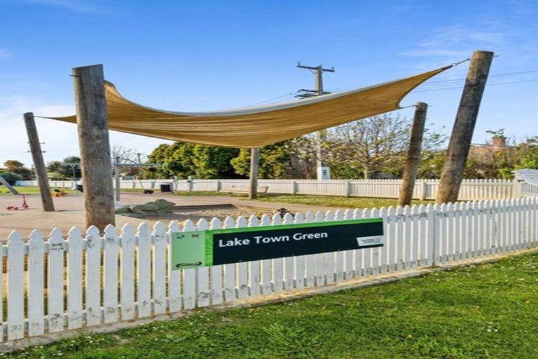 Photo of property in 1/10 Norman Road, Hauraki, Auckland, 0622