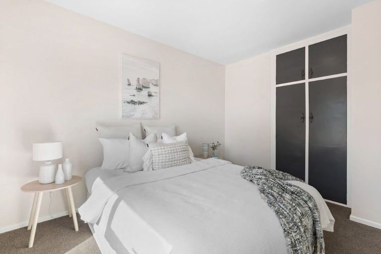 Photo of property in 1/11 Esher Place, Saint Martins, Christchurch, 8022