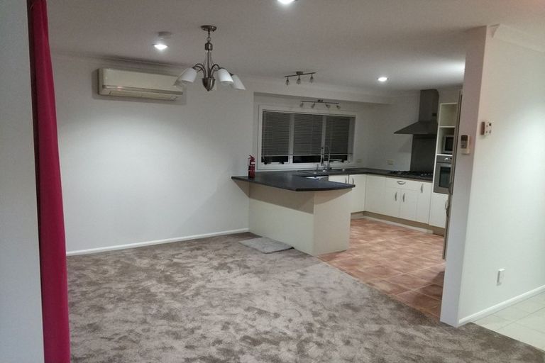 Photo of property in 4 Comber Place, Johnsonville, Wellington, 6037