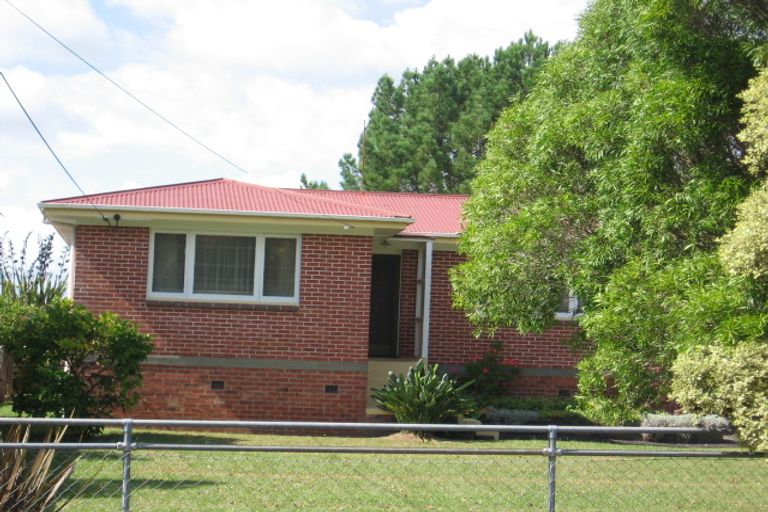 Photo of property in 43 Beaubank Road, Kelston, Auckland, 0602