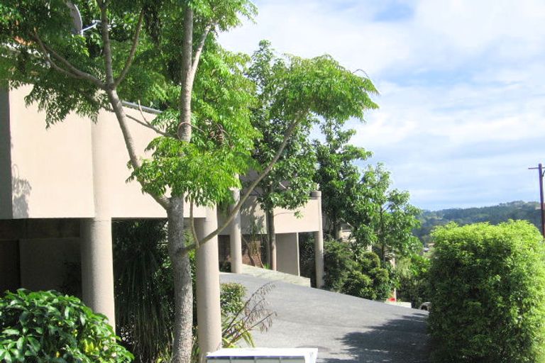 Photo of property in 3/62 Fernhill Way, Oteha, Auckland, 0632