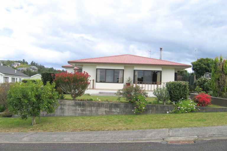 Photo of property in 102 Chevron Crescent, Whangamata, 3620