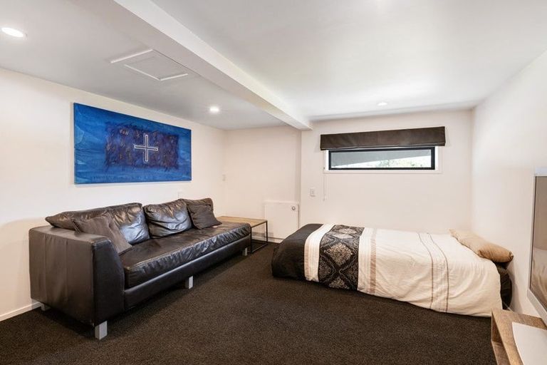 Photo of property in 15 Leiden Place, Totara Vale, Auckland, 0629