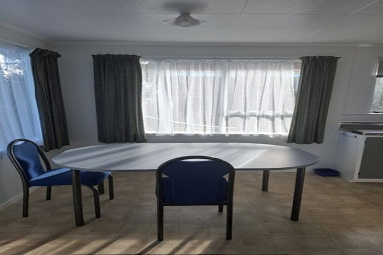 Photo of property in 4 Stroud Way, Newlands, Wellington, 6037