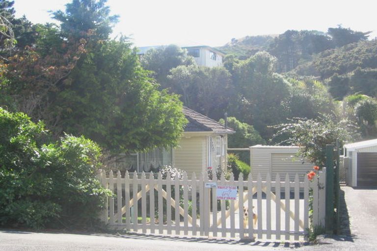 Photo of property in 269 Middleton Road, Glenside, Wellington, 6037
