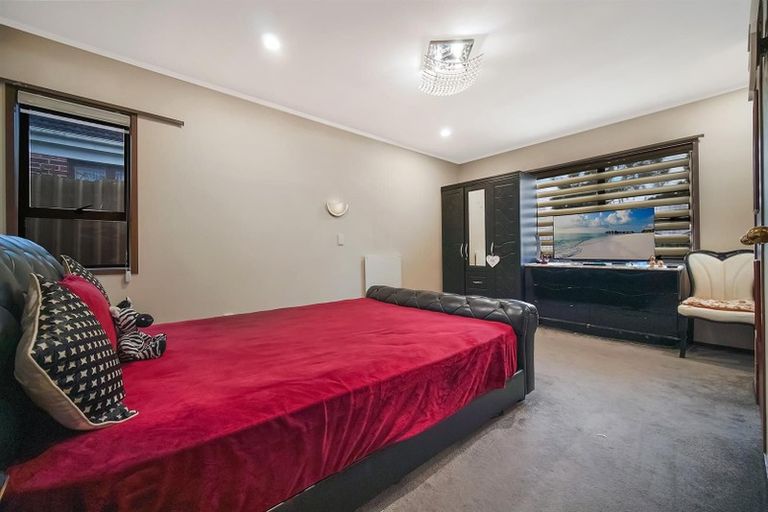 Photo of property in 1/8 Mcinnes Road, Weymouth, Auckland, 2103