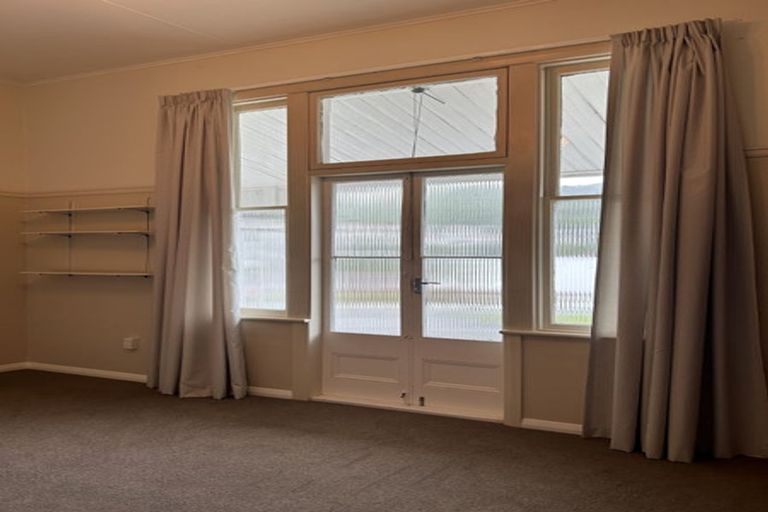 Photo of property in 36 The Parade, Island Bay, Wellington, 6023