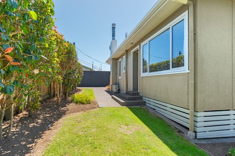 Photo of property in 43a Wallace Place, Westown, New Plymouth, 4310