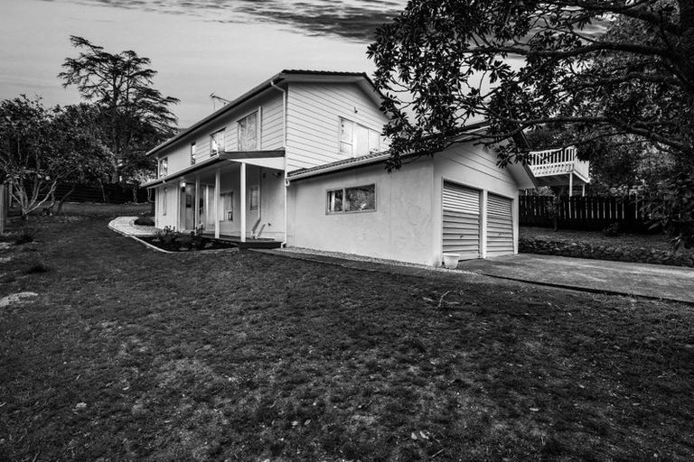 Photo of property in 17 Malmo Place, Massey, Auckland, 0614