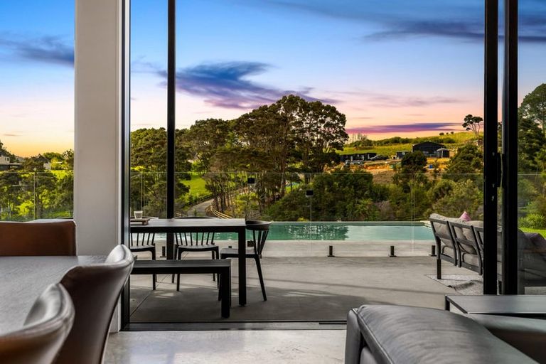 Photo of property in 33 Fernielea Drive, Riverhead, 0793