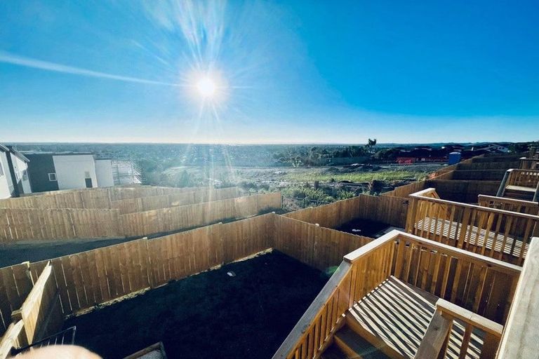 Photo of property in 15a Crestview Rise, Papakura, 2110