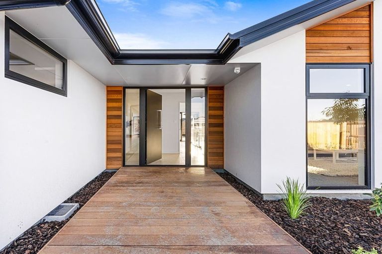 Photo of property in 16 Falcons View Drive, Rolleston, 7615
