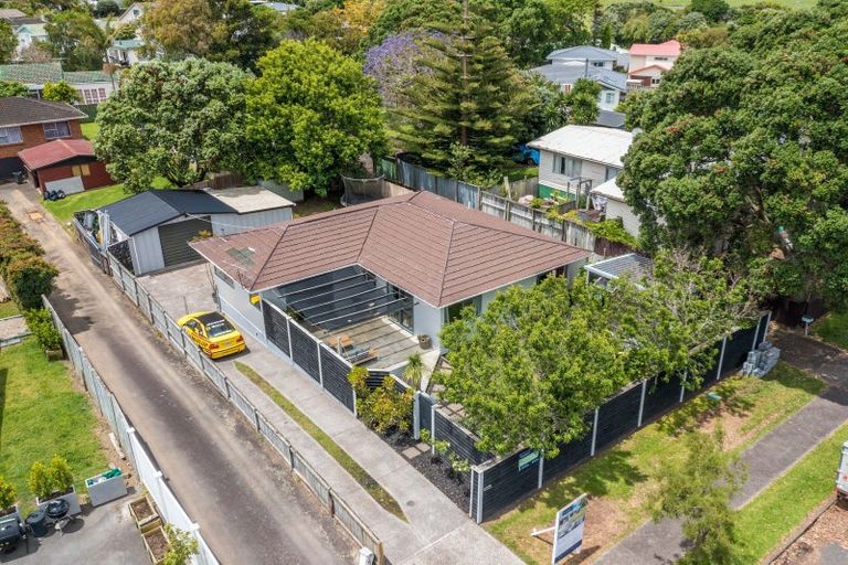 Photo of property in 17 Ashcroft Avenue, Mangere Bridge, Auckland, 2022