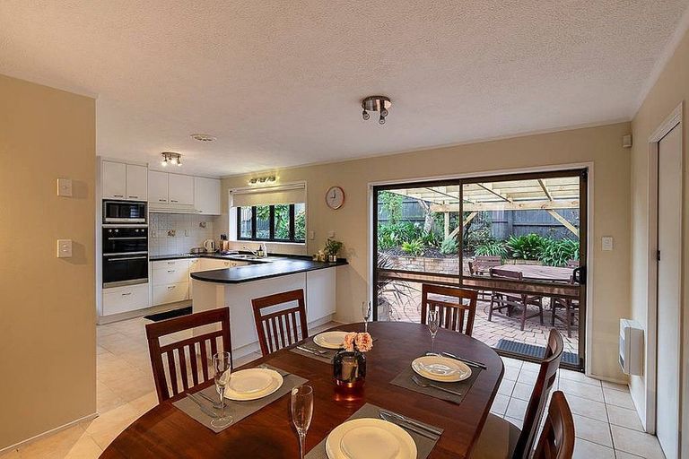 Photo of property in 33 James Evans Drive, Northcote, Auckland, 0627