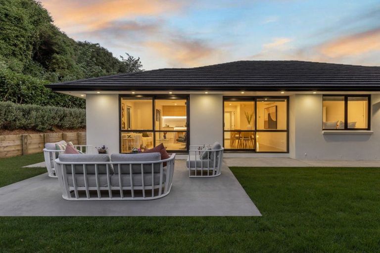 Photo of property in 38 Mooring Close, Whitby, Porirua, 5024