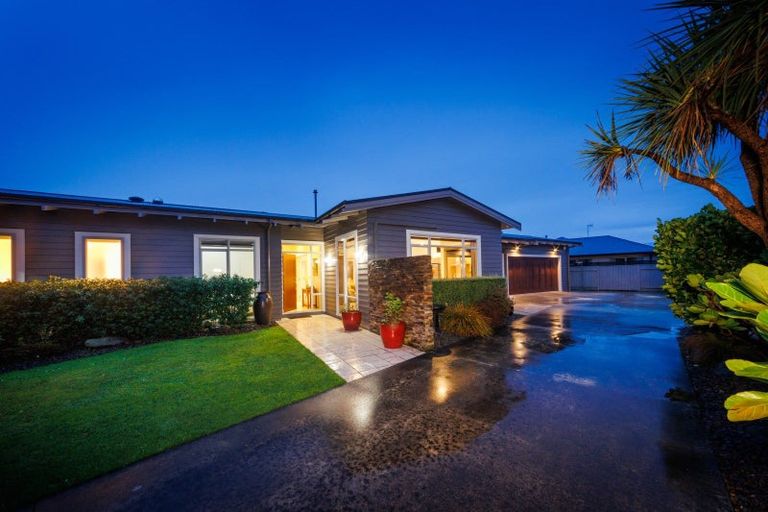Photo of property in 3 Rodeo Drive, Kelvin Grove, Palmerston North, 4414