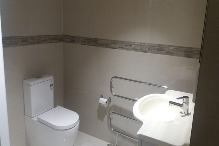 Photo of property in 5 Saddleback Rise, Murrays Bay, Auckland, 0630