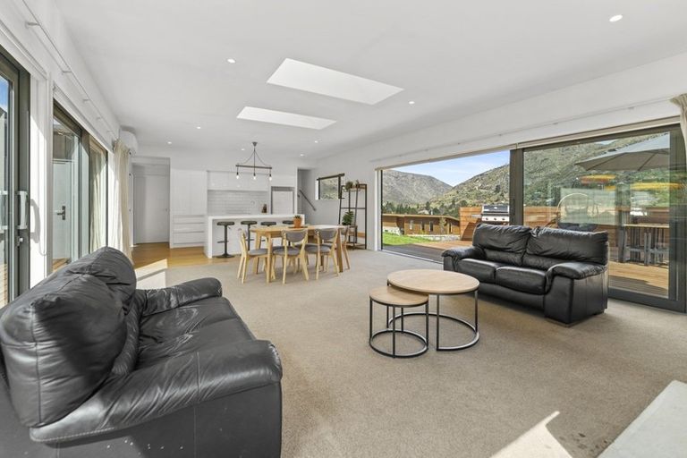 Photo of property in 5 Kincaid Place, Arthurs Point, Queenstown, 9371