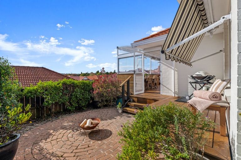 Photo of property in 31 Gillett Place, Botany Downs, Auckland, 2014