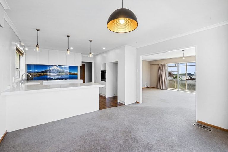 Photo of property in 44 Nevada Drive, Merrilands, New Plymouth, 4312