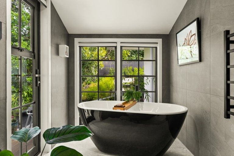 Photo of property in 55 Breadalbane Avenue, Havelock North, 4130