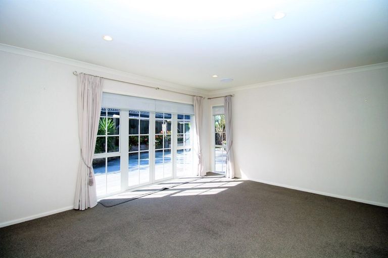 Photo of property in 8 Crannich Place, Wattle Downs, Auckland, 2103
