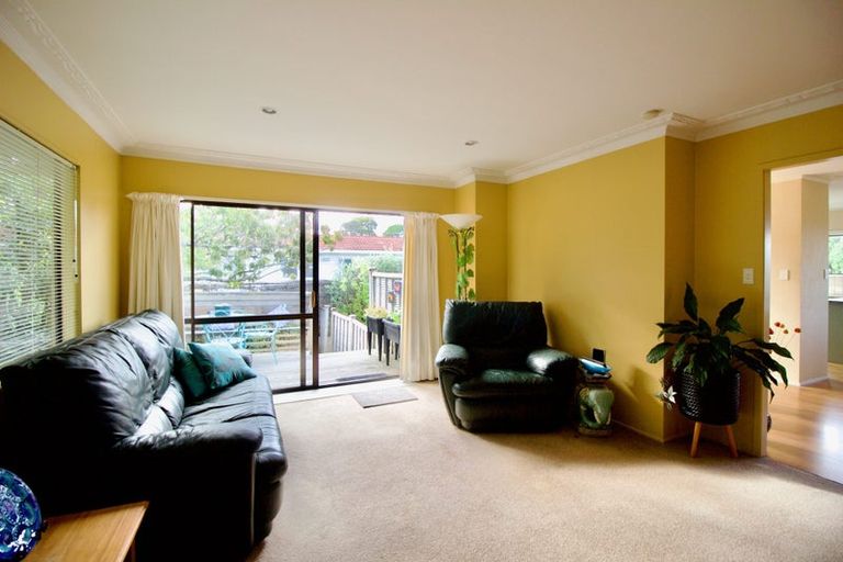 Photo of property in 2/48 Becroft Drive, Forrest Hill, Auckland, 0620