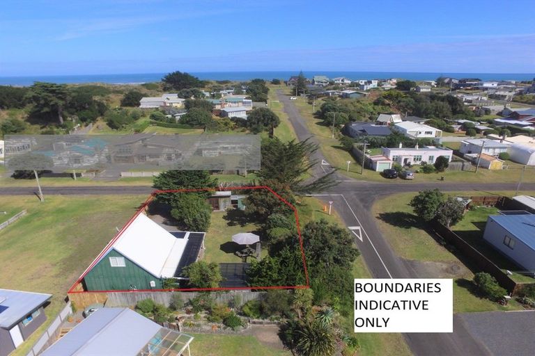 Photo of property in 10 Mack Street, Foxton Beach, Foxton, 4815