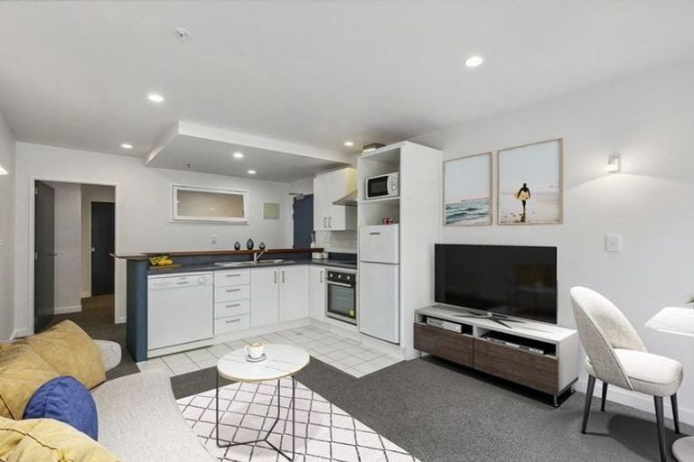 Photo of property in Terrace Heights Apartments, 3b/163 The Terrace, Wellington Central, Wellington, 6011