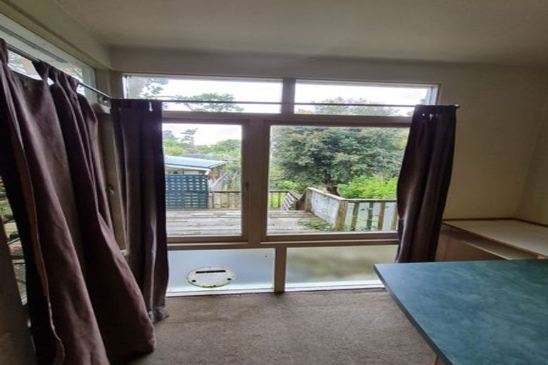 Photo of property in 16 De Val Drive, Titirangi, Auckland, 0604