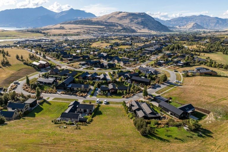 Photo of property in 19 Pendeen Crescent, Jacks Point, Queenstown, 9371