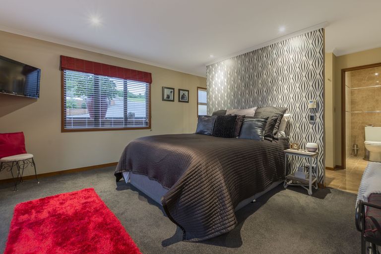 Photo of property in 17 Roger Guy Place, Welcome Bay, Tauranga, 3175