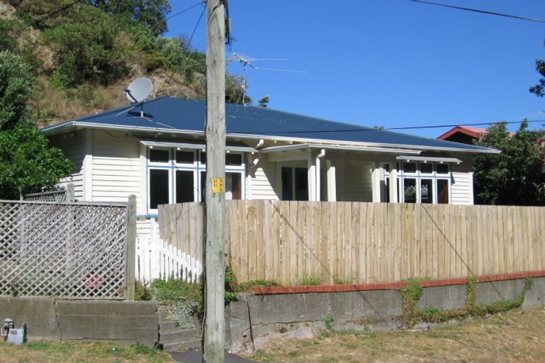 Photo of property in 107 Eden Street, Island Bay, Wellington, 6023