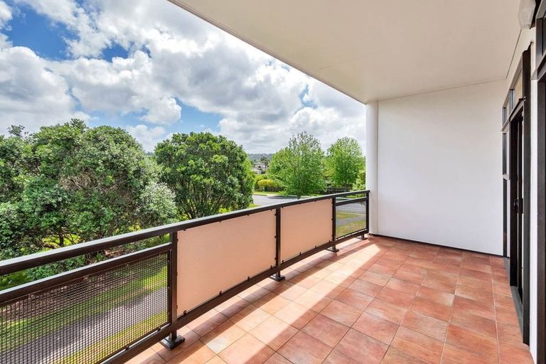 Photo of property in 5/372 Rosedale Road, Rosedale, Auckland, 0632