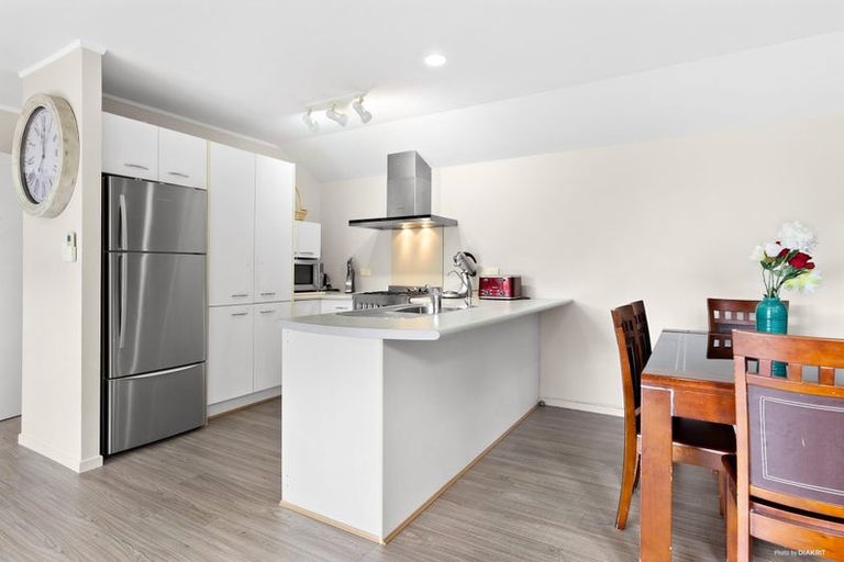 Photo of property in 1/3 Margan Avenue, New Lynn, Auckland, 0600