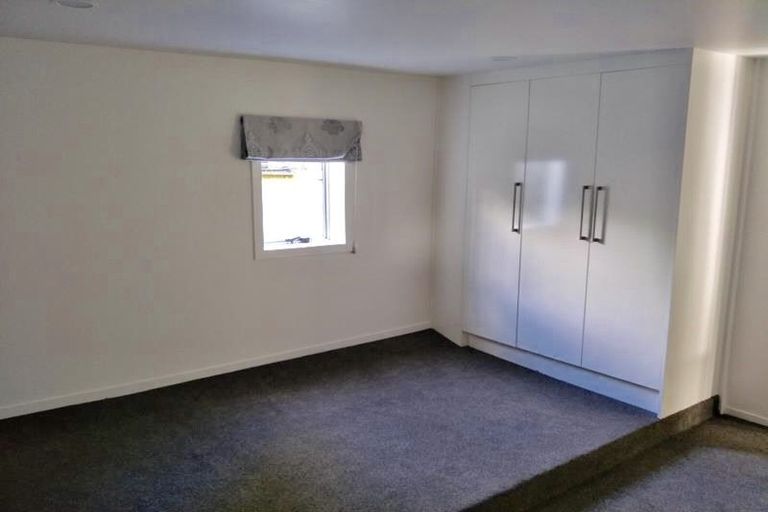 Photo of property in 17 Manhattan Heights, Glendene, Auckland, 0602