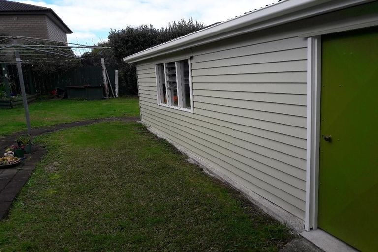 Photo of property in 39 Titoki Street, Te Atatu Peninsula, Auckland, 0610