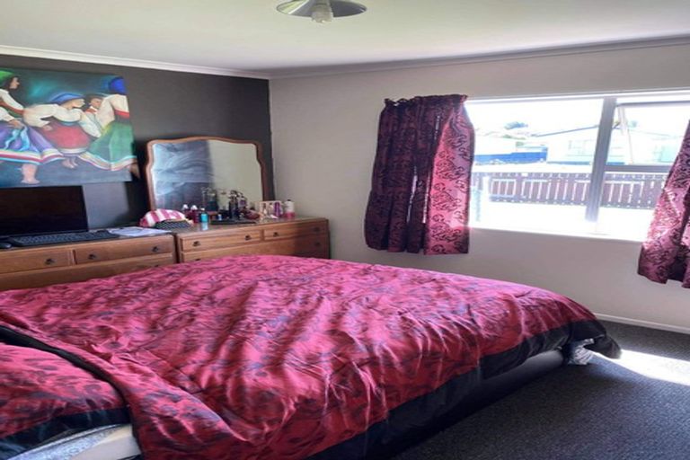 Photo of property in 11 Heather Street, Levin, 5510