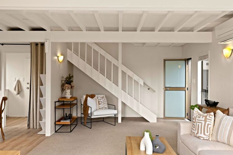 Photo of property in 2/105 Carlisle Road, Torbay, Auckland, 0632