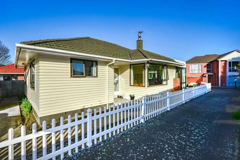 Photo of property in 46 Athol Terrace, Upper Riccarton, Christchurch, 8041