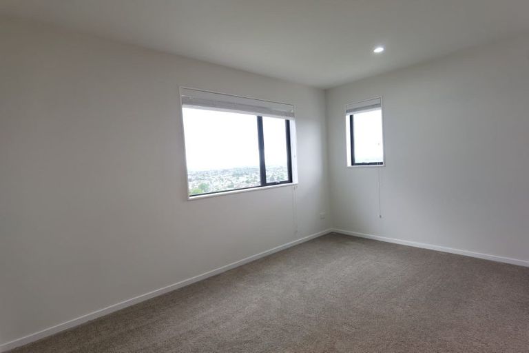 Photo of property in 9a Crestview Rise, Papakura, 2110