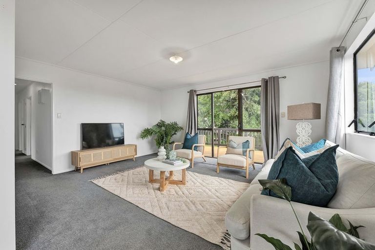 Photo of property in 33 Riversdale Drive, Merrilands, New Plymouth, 4312