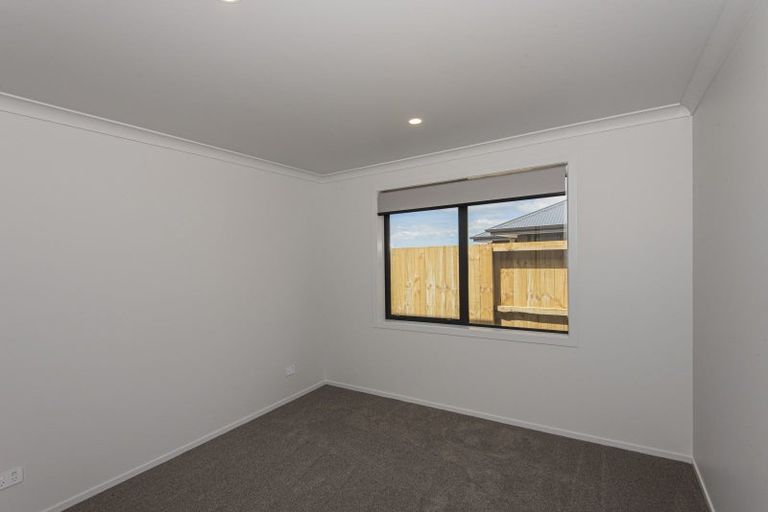 Photo of property in 71 Kaurinui Crescent, One Tree Point, 0118