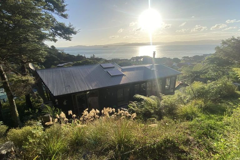 Photo of property in 25 Kotari Road, Days Bay, Lower Hutt, 5013