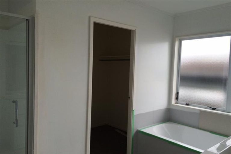 Photo of property in 66 De Quincey Terrace, Highland Park, Auckland, 2010