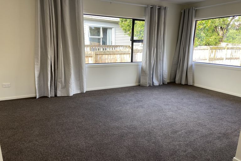 Photo of property in 281 Henderson Valley Road, Henderson, Auckland, 0612